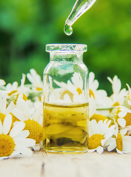 Chamomile extract in a small bottle. Selective focus. - Foto, immagini