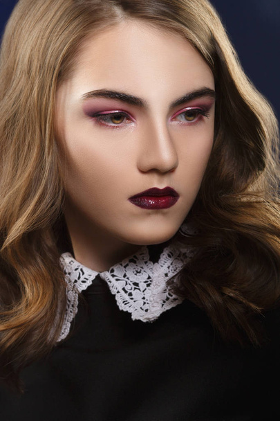 Beauty portrait of a beautiful girl with an evening make-up - Valokuva, kuva
