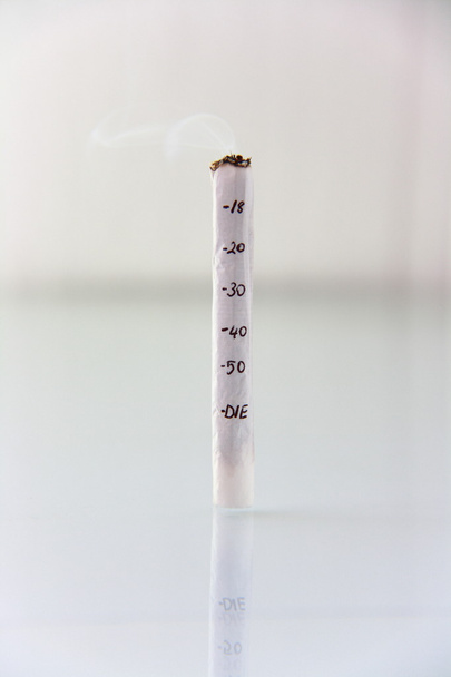 hand gemaakt sigaret branden leven concept - Foto, afbeelding