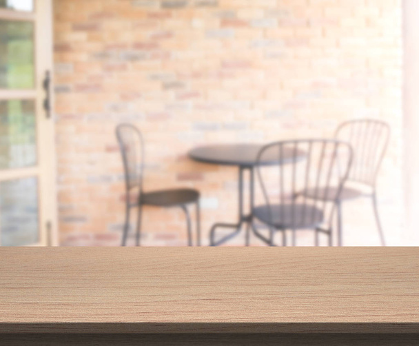 Top masa ve yemek odası arka plan bulanıklık - Fotoğraf, Görsel
