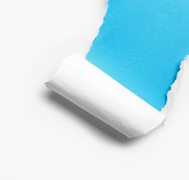 corner white torn paper with blue background - Foto, Imagem