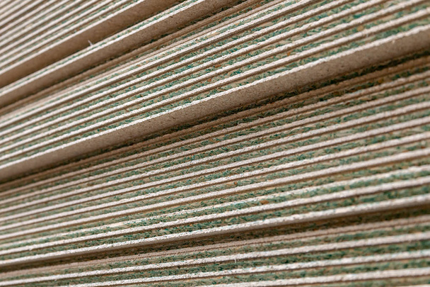 Cerrar una gran cantidad de hojas de placas de yeso o paneles de yeso en un apartamento durante la construcción, remodelación, reconstrucción y renovación
.  - Foto, imagen