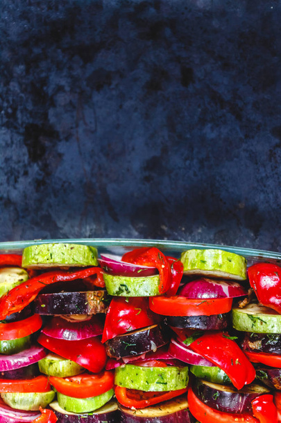Assorted different bright and juicy baked vegetables, zucchini,  - Foto, Imagem