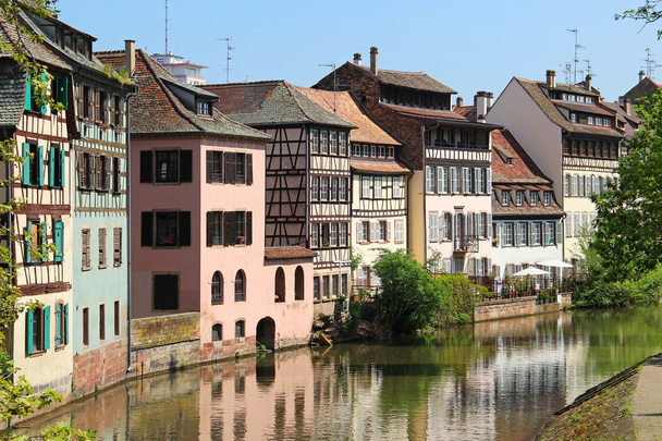 Gyönyörű régi házak, a belvárosban, Strasbourg, Franciaország - Fotó, kép