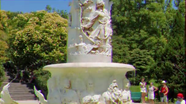 Glitch effect. Fountain in Arboretum, Sochi, Russia - July 19, 2015: a unique collection of subtropical flora and fauna. Video. UltraHD (4K) - Imágenes, Vídeo
