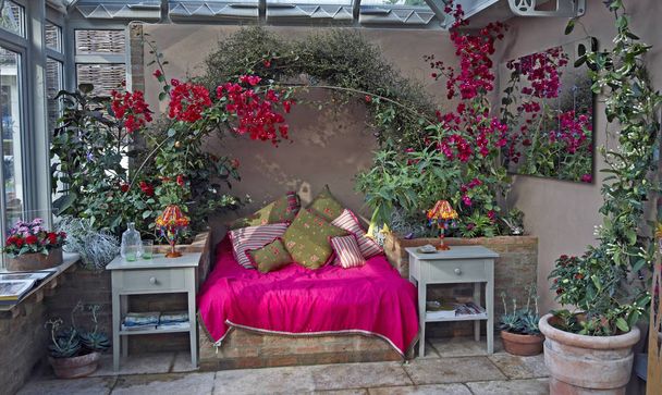 Un conservatorio esotico e colorato con fioritura Bourgainvillea
 - Foto, immagini