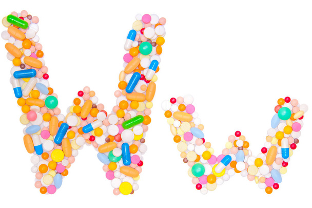 Буква W, английский хабет, сделанный, собранный из медицинских тарелок, таблеток, капсул, витамина. Изолированный на белом фоне. Концепция: ABC, дизайн, логотип, название, текст, слово
 - Фото, изображение