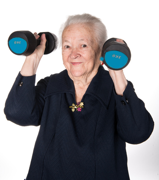 Vieille femme heureuse faisant entraînement de remise en forme avec haltères
 - Photo, image