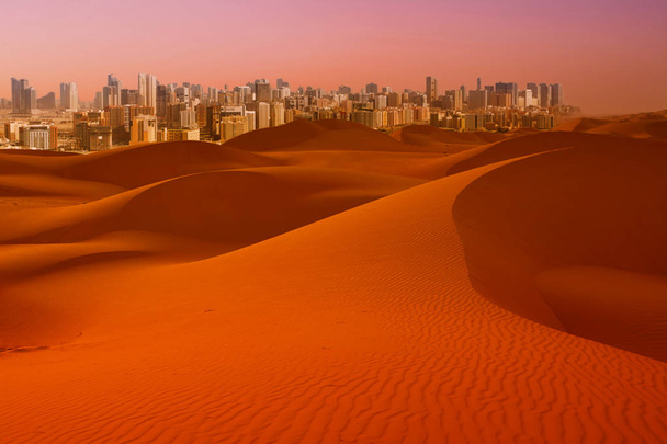 Dunes of Desert aamunkoitteessa ja pilvenpiirtäjiä Dubaissa (Yhdistyneet arabiemiirikunnat E
 - Valokuva, kuva