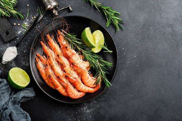 Boiled prawn shrimps on a plate - Foto, imagen