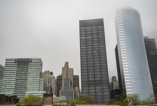 Wolkenkratzer der Innenstadt von New York City Ansicht von Batteriepark - Foto, Bild