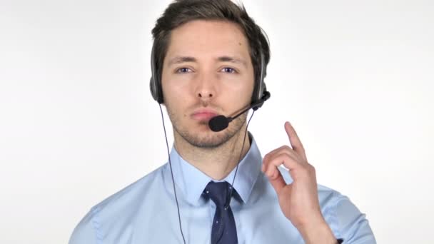 Online-Videochat durch sprechenden Callcenter-Agenten auf weißem Hintergrund - Filmmaterial, Video