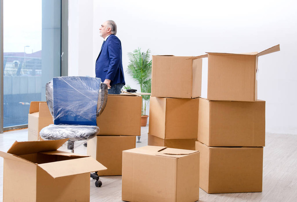 Aged businessman moving to new workplace  - Photo, Image