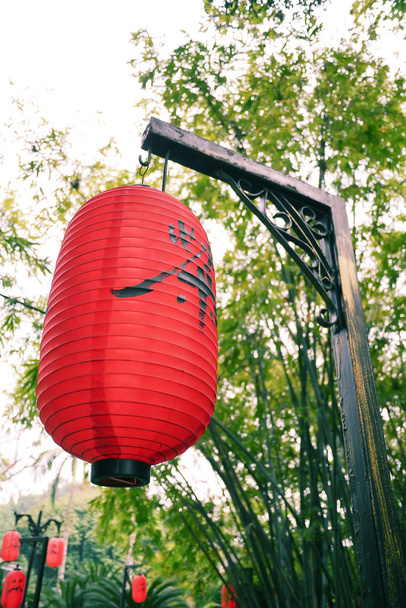 Lanterne rosse di una casa da tè
 - Foto, immagini