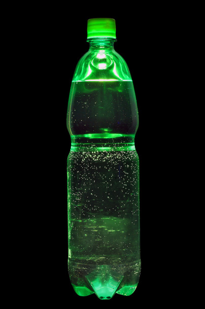 πράσινο μπουκάλι με κρέμα-σόδα - Φωτογραφία, εικόνα