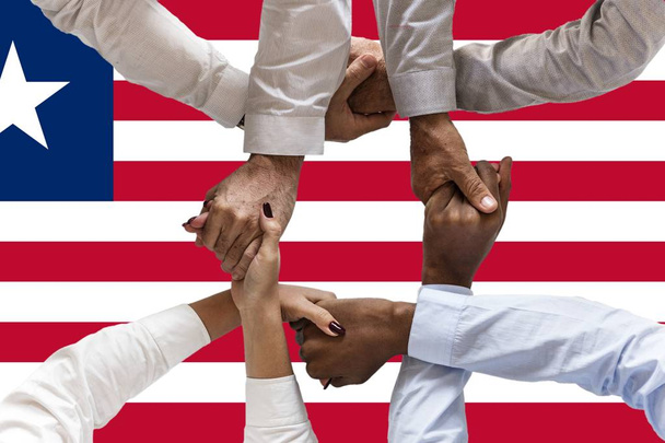 Flagge Liberias, Integration einer multikulturellen Gruppe junger Menschen - Foto, Bild