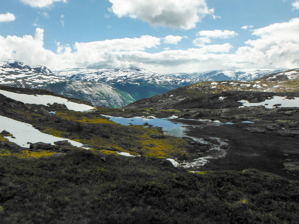 Wycieczka Trolltunga, jezioro Ringedalsvatnet, Norwegia, piękne skandin - Zdjęcie, obraz