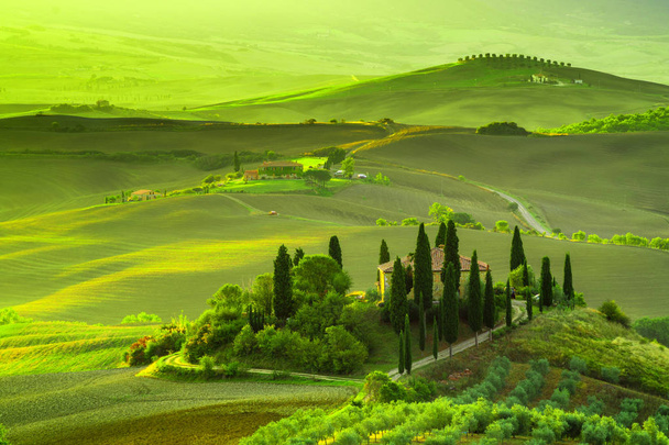 Pienza, Italia-septiembre 2015: la imagen clásica del paisaje de Toscana
 - Foto, imagen