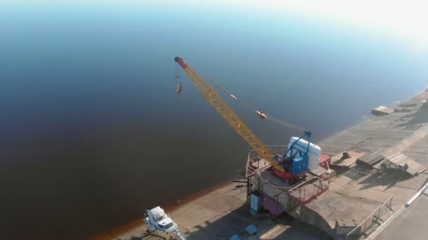 boot station of ligplaats voor boten, luchtopnames van de drone - Video
