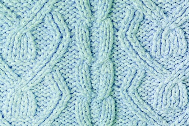 Textura tricotada com padrões close-up. Fundo azul em branco para layouts
. - Foto, Imagem