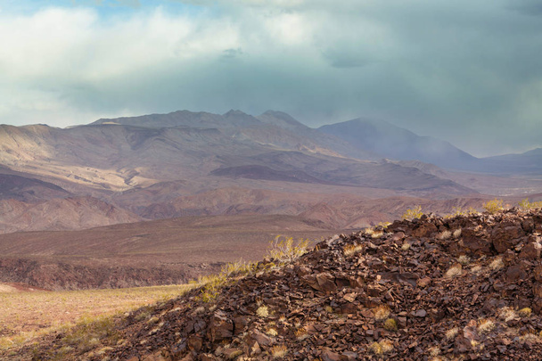 Trockene menschenleere Landschaften im Death-Valley-Nationalpark, Kalifornien - Foto, Bild