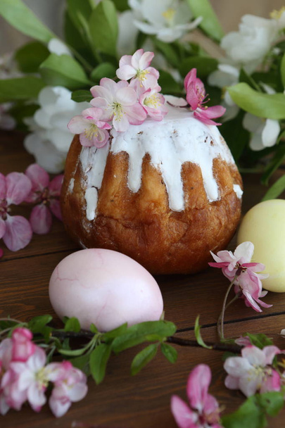 Easter cake and eggs. Easter composition - 写真・画像