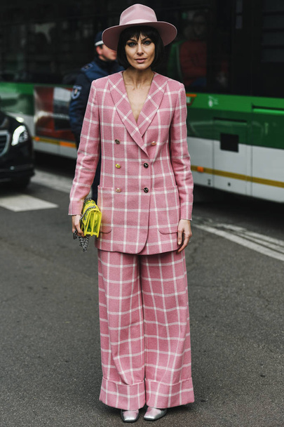 Milan, Italy - February 23, 2019: Street style Outfit before a fashion show during Milan Fashion Week - MFWFW19 - Foto, afbeelding