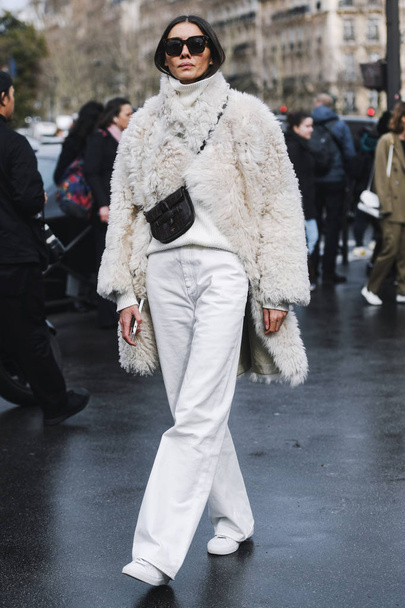 Paris, France - March 05, 2019: Street style outfit Julie Pelipas after a fashion show during Paris Fashion Week - PFWFW19 - Foto, afbeelding