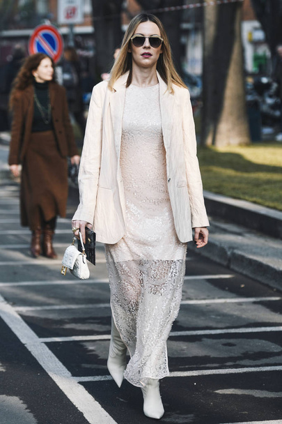 Milan, Italy - February 21, 2019: Street style Woman wearing a Fendi purse before a fashion show during Milan Fashion Week - MFWFW19 - Foto, imagen
