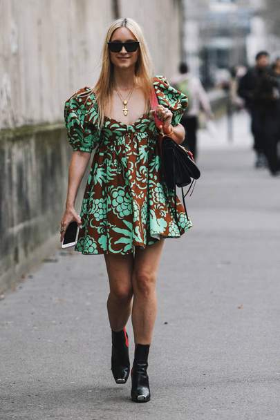 Paris, France - March 03, 2019: Street style outfit -  Charlotte Groeneveld after a fashion show during Paris Fashion Week - PFWFW19 - 写真・画像