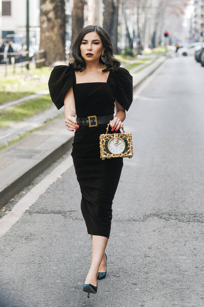 Milan, Italy - February 24, 2019: Street style Influencer Karina Nigay wearing a Dolce & Gabbana purse at a fashion show during Milan Fashion Week - MFWFW19 - Foto, afbeelding