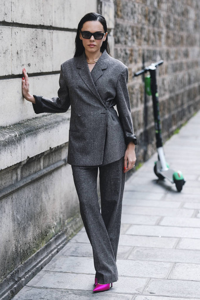 Paris, France - March 02, 2019: Street style outfit -   after a fashion show during Paris Fashion Week - PFWFW19 - Foto, immagini