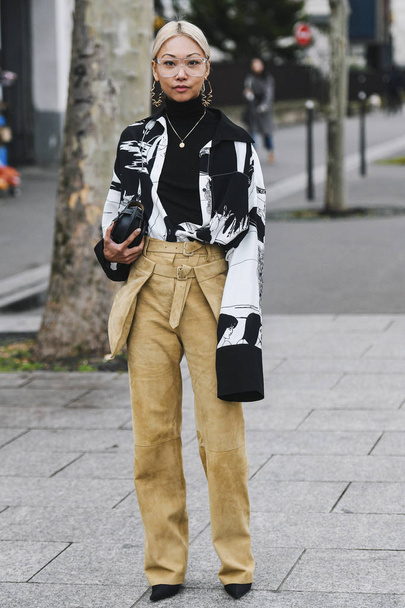 Paris, France - March 01, 2019: Street style outfit -  Vanessa Hong before a fashion show during Paris Fashion Week - PFWFW19 - Fotoğraf, Görsel