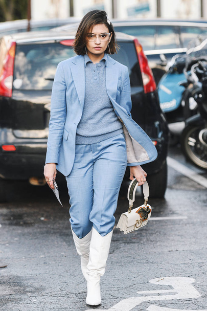 Paris, France - March 04, 2019: Street style outfit - Fashionable person after a fashion show during Paris Fashion Week - PFWFW19 - Zdjęcie, obraz