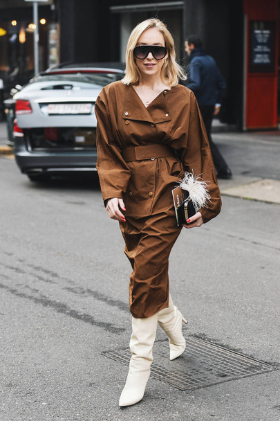 Milan, Italy - February 21, 2019: Street style Outfit before a fashion show during Milan Fashion Week - MFWFW19 - Φωτογραφία, εικόνα