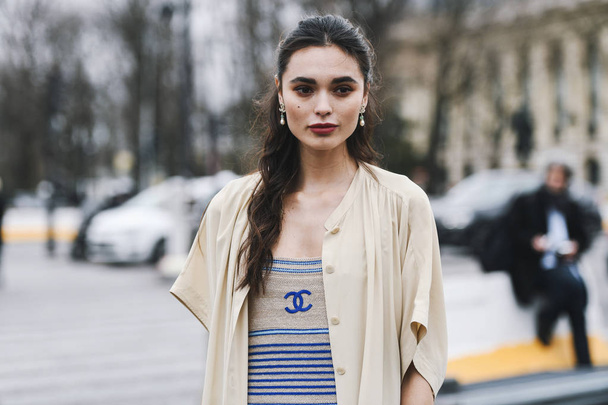 Paris, France - March 05, 2019: Street style outfit before a fashion show during Milan Fashion Week - PFWFW19 - 写真・画像