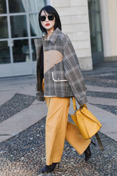 Milan, Italy - February 22, 2019: Street style Outfit after a fashion show during Milan Fashion Week - MFWFW19 - Foto, afbeelding