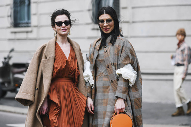 Milan, Italy - February 23, 2019: Street style Outfits before a fashion show during Milan Fashion Week - MFWFW19 - Zdjęcie, obraz