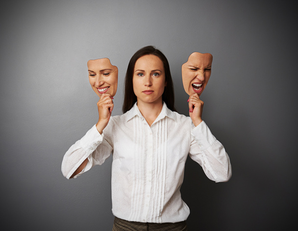 Frau mit zwei Masken mit unterschiedlicher Stimmung - Foto, Bild