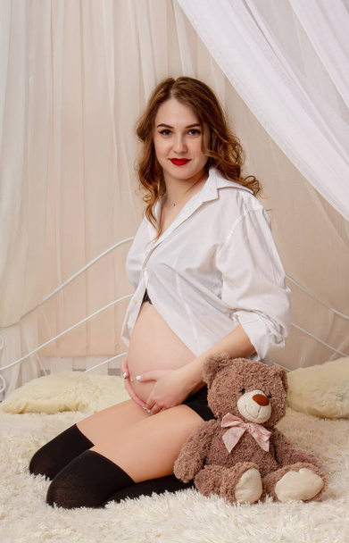young pregnant girl - Фото, изображение