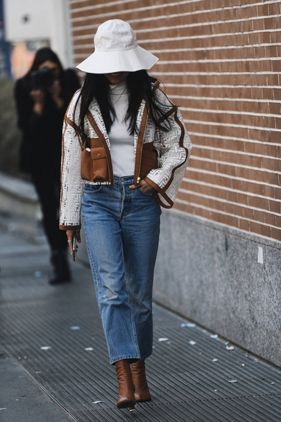Milan, Italy - February 21, 2019: Street style Women wearing a Fendi raincoat before a fashion show during Milan Fashion Week - MFWFW19 - Φωτογραφία, εικόνα