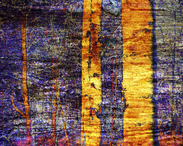 Abedules abstractos en los bosques. Arte digital con superposición, mezclas y texturas en oro, púrpura, naranja. Grande como un fondo independiente, scrapbooking, cubierta, tarjeta, papelería y para productos
. - Foto, Imagen