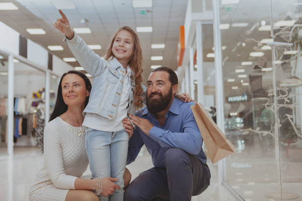 Happy family shopping at the mall together - Foto, Imagen