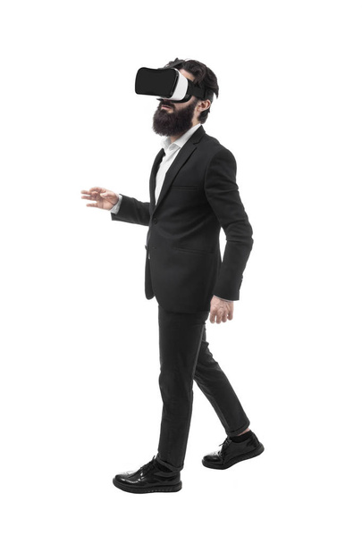 Zakenman in virtual reality bril - Foto, afbeelding