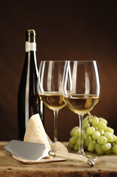 δύο ποτήρια λευκό κρασί, riesling - Φωτογραφία, εικόνα
