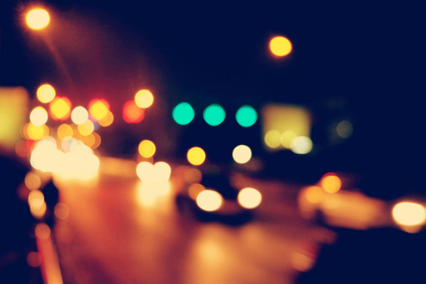 Αφηρημένη κυκλοφορία αυτοκινήτων τη νύχτα. Η κίνηση θόλωσε. Ποια αστική πόλη  - Φωτογραφία, εικόνα