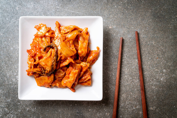 stir-fried pork with kimchi - Foto, afbeelding