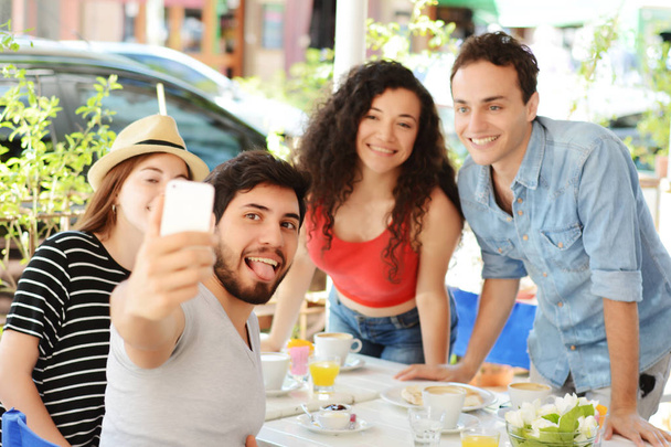 Group of friends taking selfie in cafe - Foto, Bild