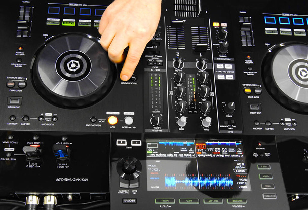 DJ console. DJ drives amostras
. - Foto, Imagem