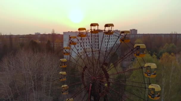 Verlaten pretpark in de stad Pripyat. - Video